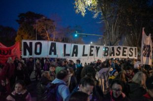 Protestas y un acto en Mar del Plata contra el avance de la Ley Bases de Milei