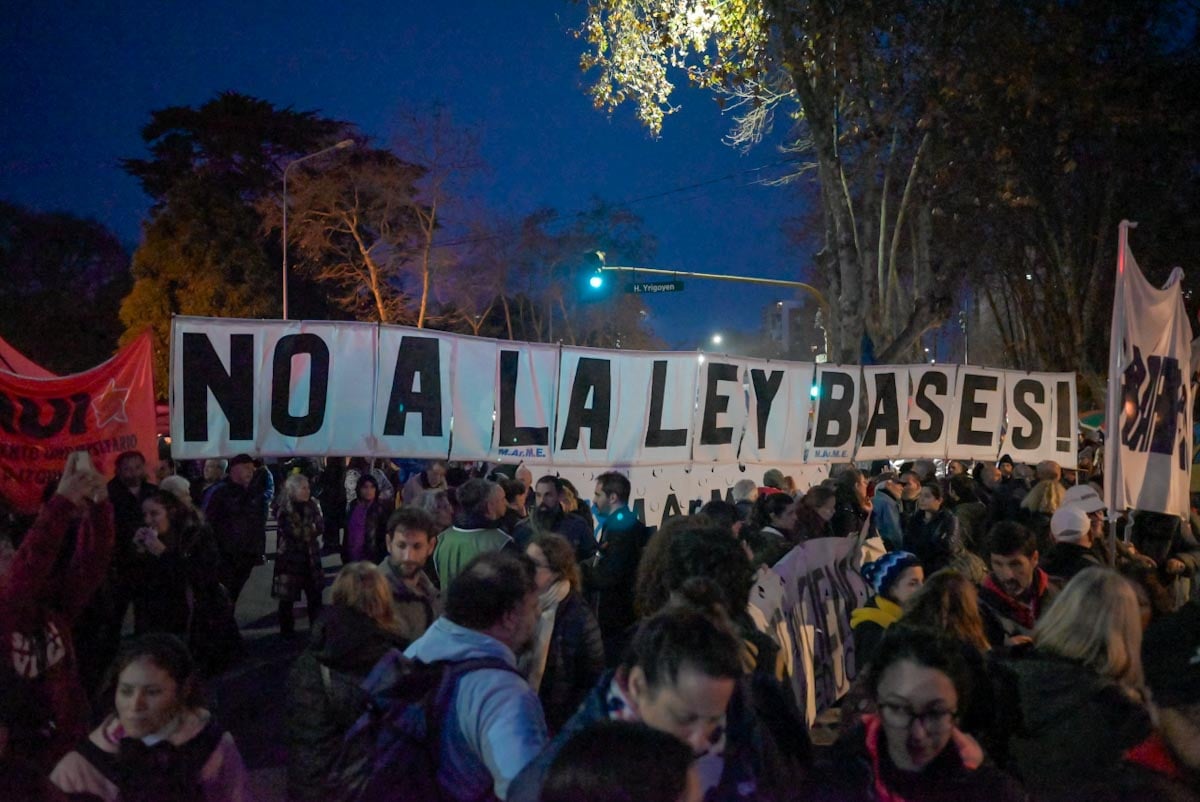 Protestas y un acto en Mar del Plata contra el avance de la Ley Bases