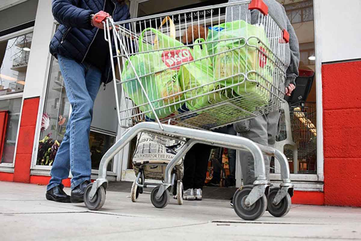 Supermercados: el oficialismo redobla la apuesta y busca eliminar límites a las sucursales